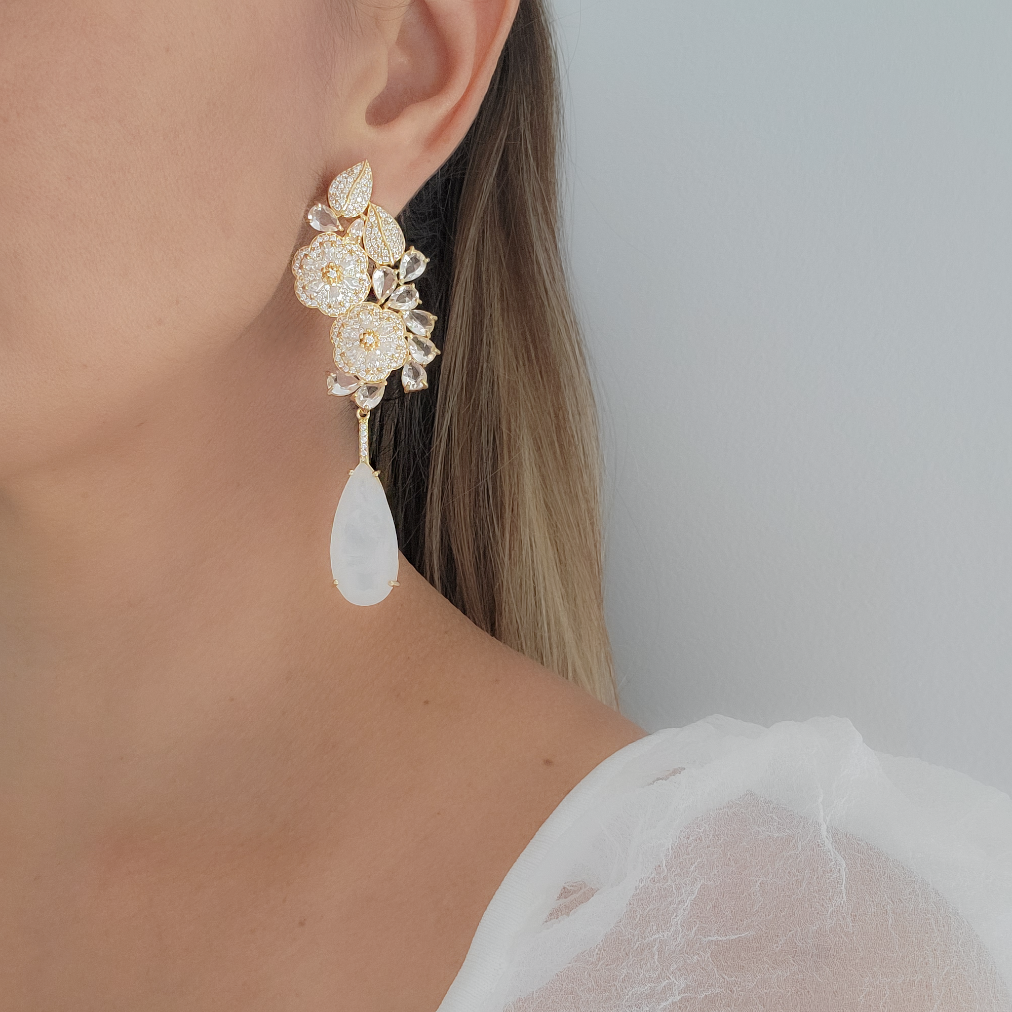 Gold statement earrings zara Outlet